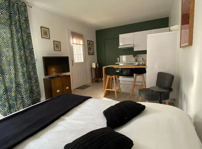 Studio Climatise Dans Un Ancien Domaine Viticole